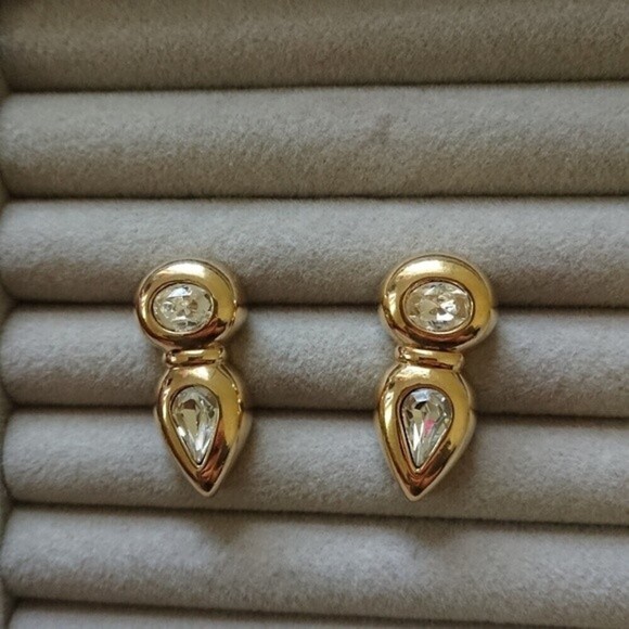 Swarovski Clear Crystal Teardrop shape gold tone pierced earrings - Picture 7 of 9